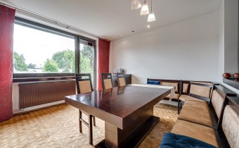 Pokój/jadalnia z wyjściem na balkon